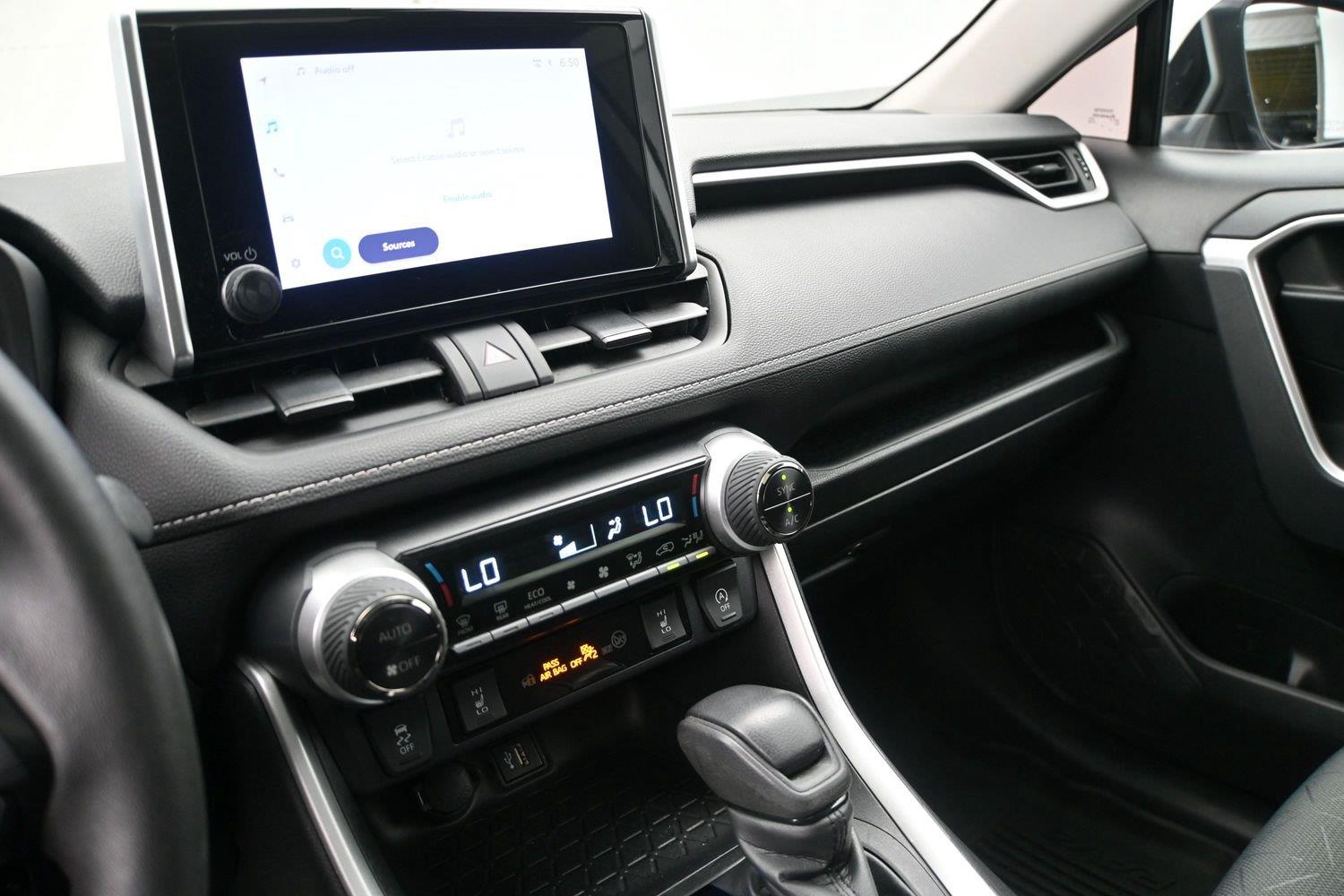 Toyota RAV4 XLE - Image 4