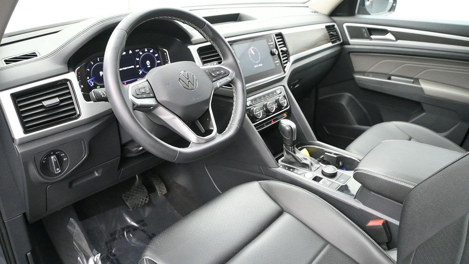Volkswagen Atlas 3.6L V6 SE w/Technology - Image 2