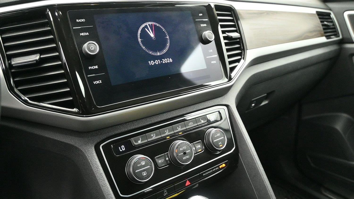 Volkswagen Atlas 3.6L V6 SE w/Technology - Image 4