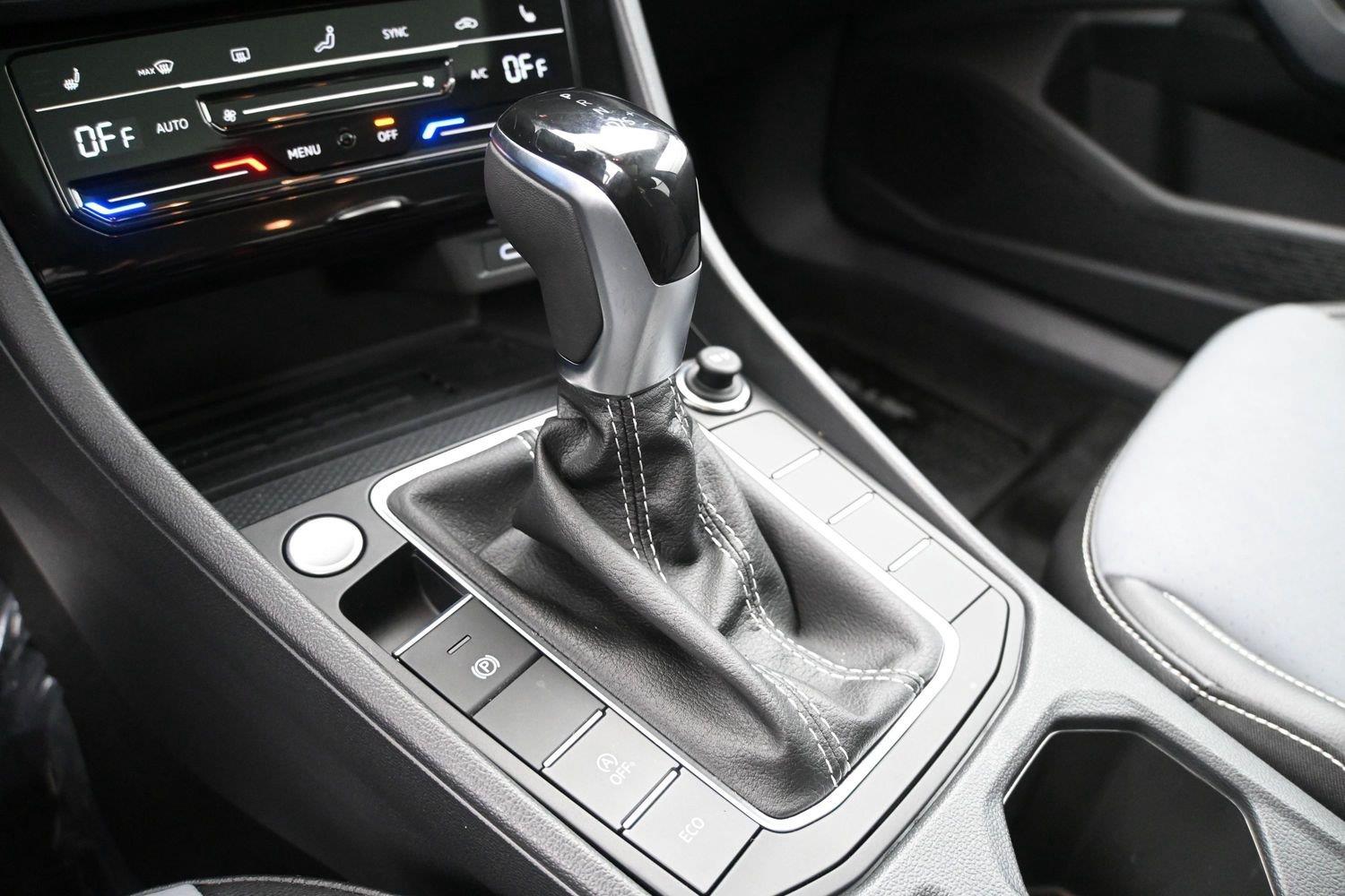 Volkswagen Jetta SE - Image 5