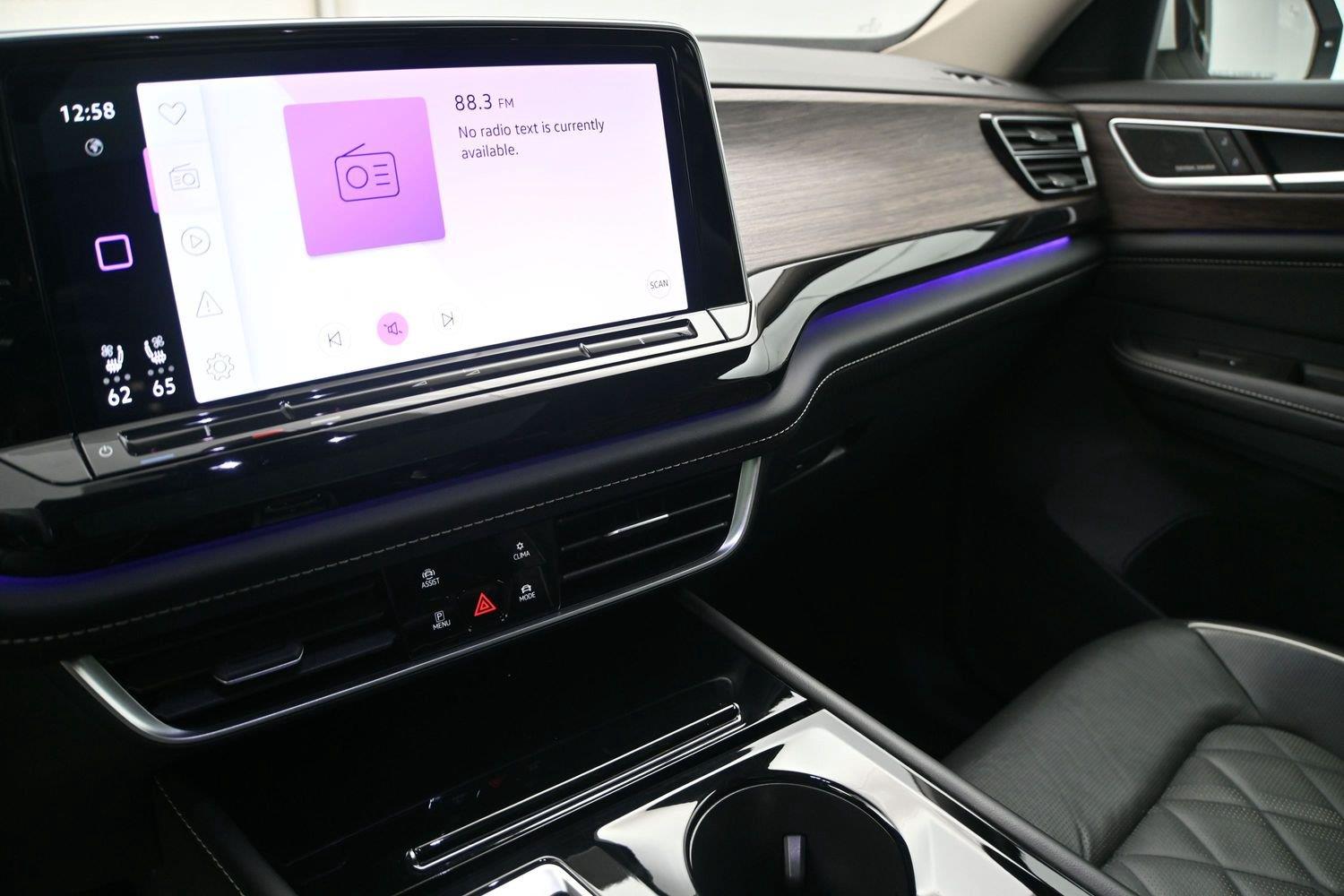 Volkswagen Atlas 2.0T SEL Premium R-Line - Image 4