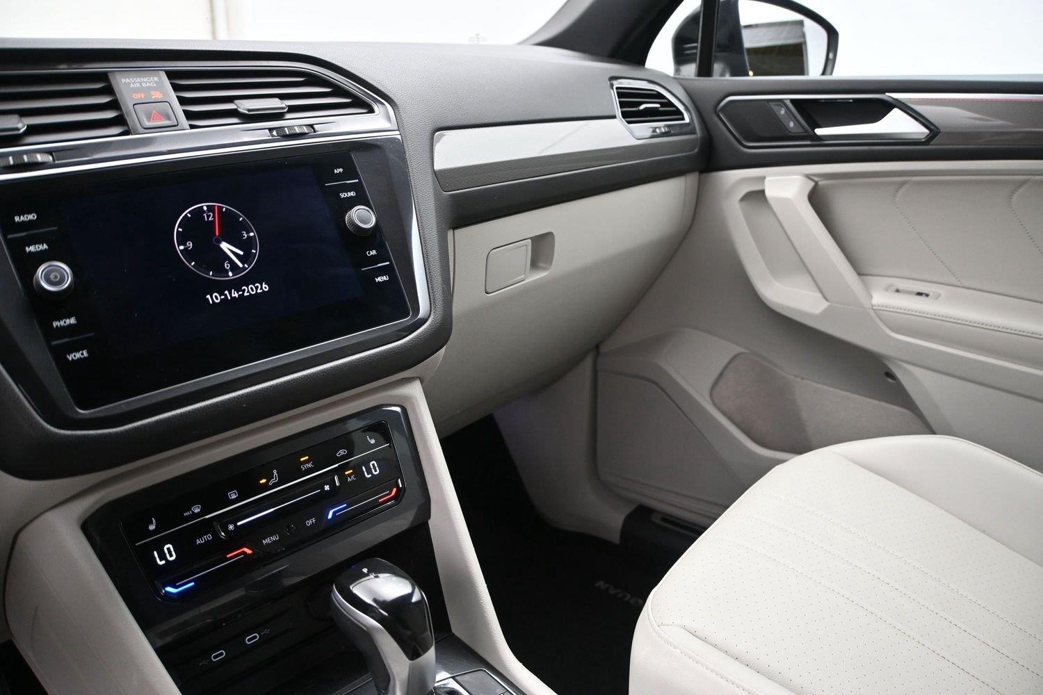 Volkswagen Tiguan SE R-Line Black - Image 4