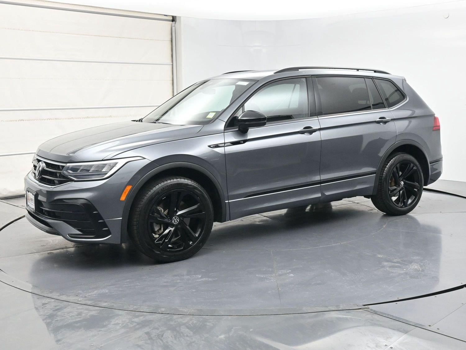 Platinum Gray Metallic 2024 Volkswagen Tiguan SUV / Crossover All-Wheel Drive Automatic