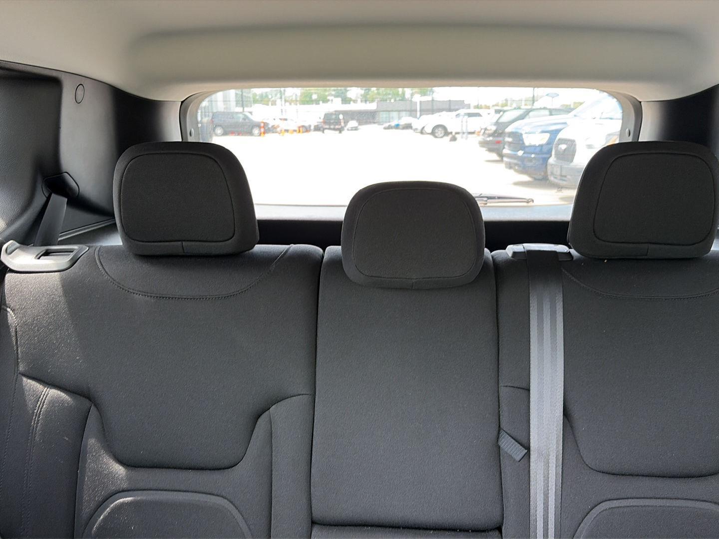 Certified Used 2022 Black Clearcoat Jeep Latitude 4x4 image 13