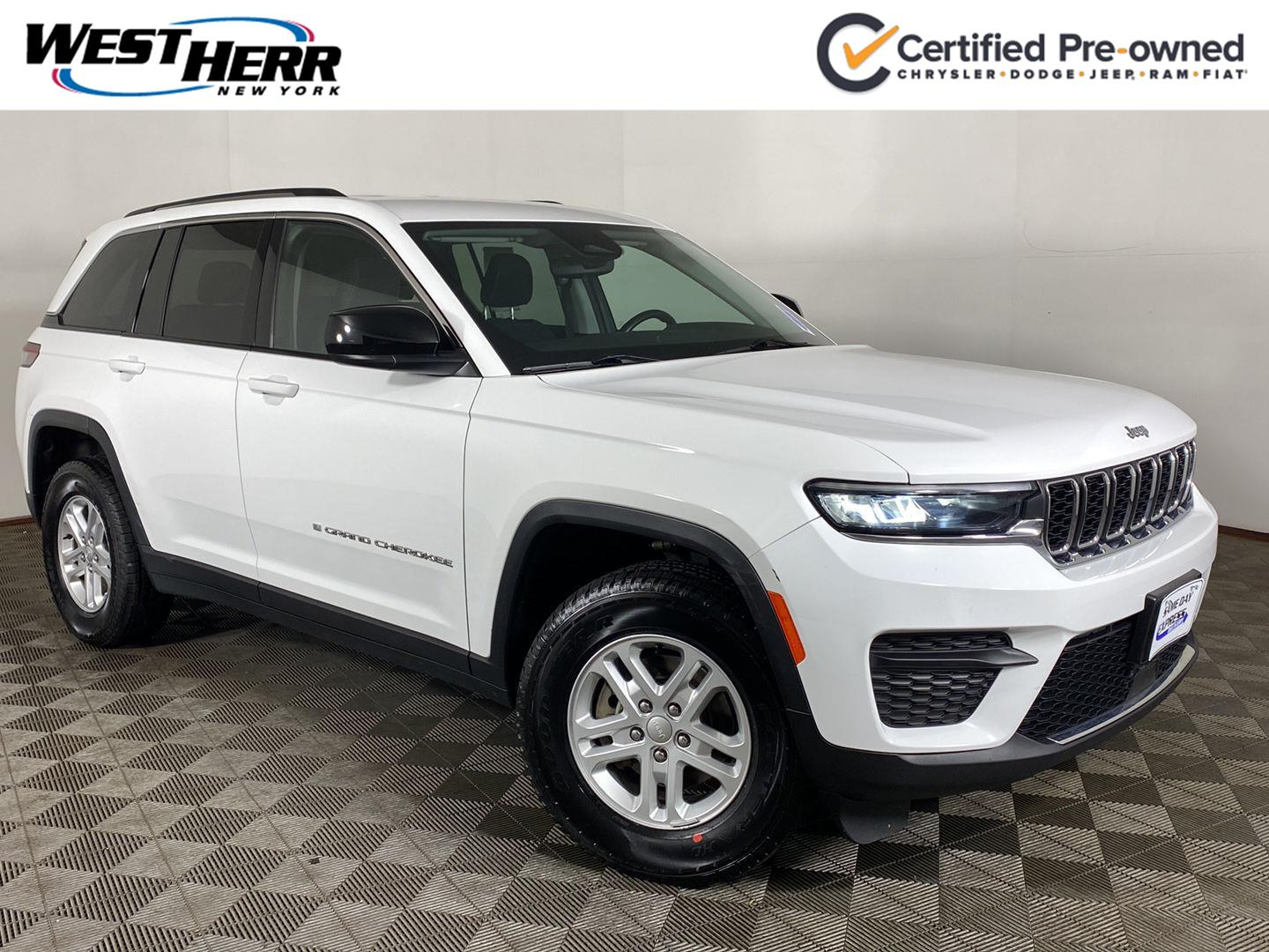 Bright White Clearcoat 2023 Jeep Grand Cherokee SUV / Crossover Four-Wheel Drive 8-Speed Automatic
