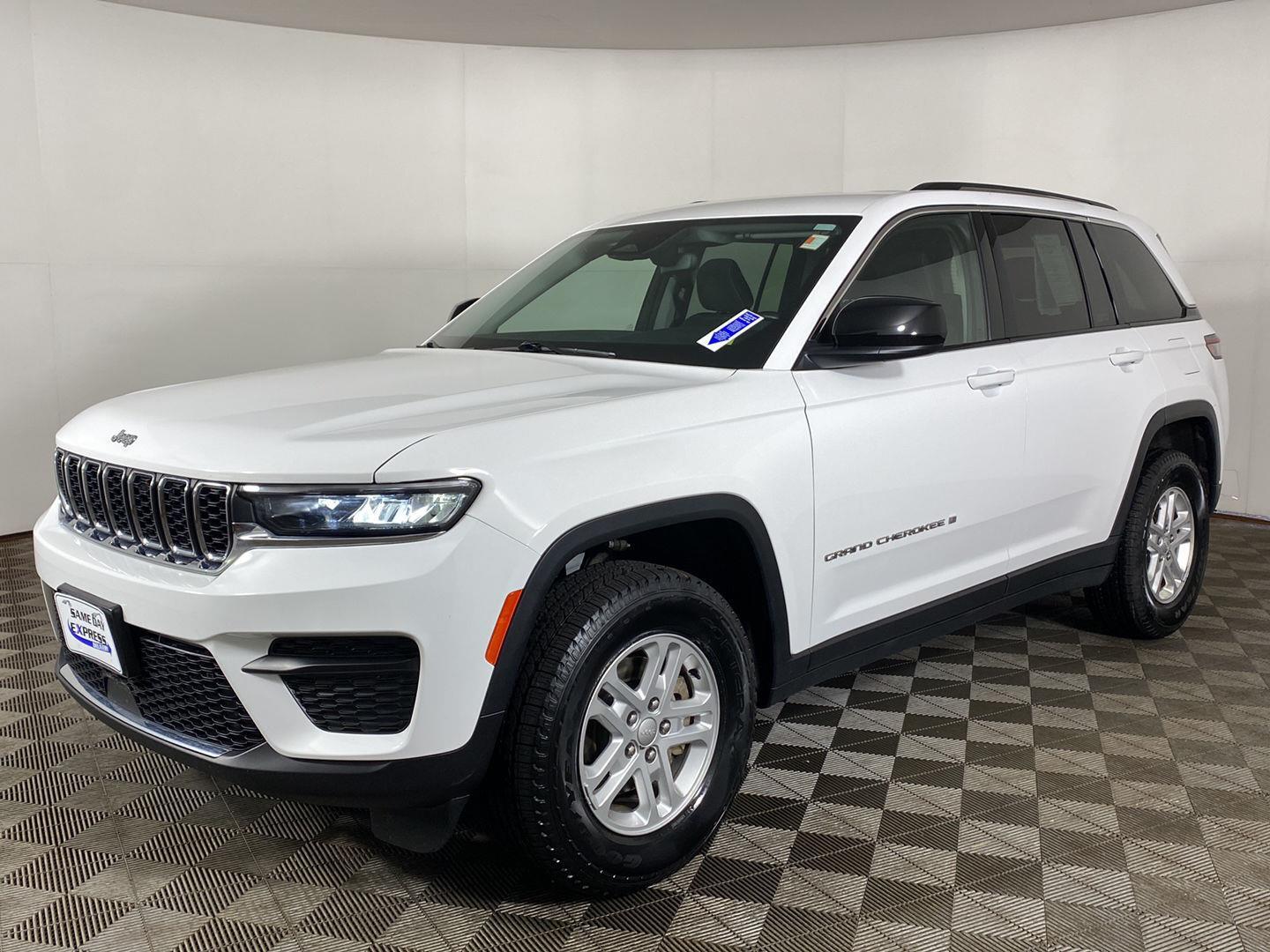 Certified Used 2023 Bright White Clearcoat Jeep Laredo 4x4 image 34