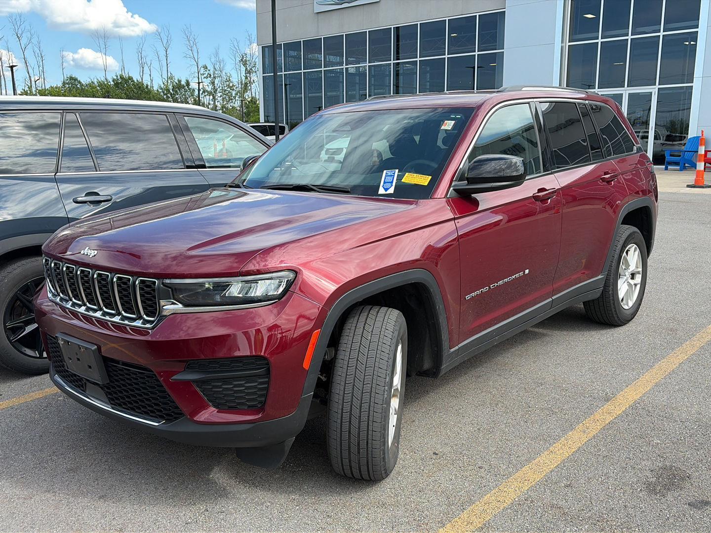 Certified Used 2023 Velvet Red Pearlcoat Jeep Laredo image 5