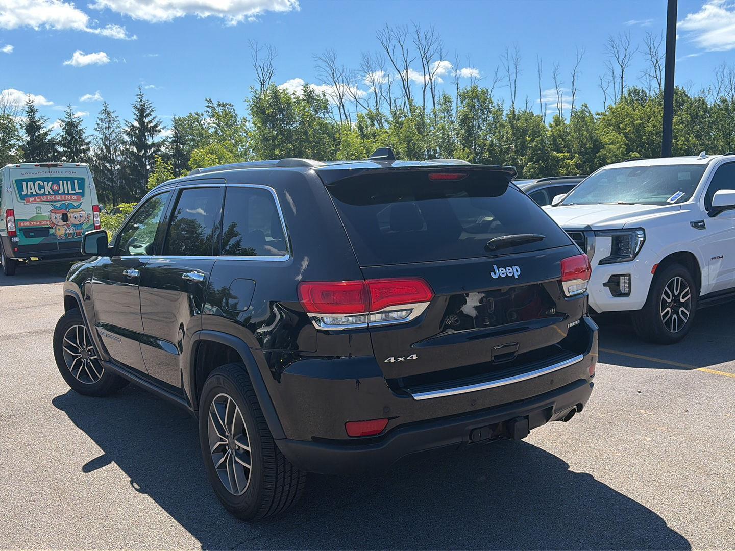 Used 2019 Diamond Black Crystal Pearlcoat Jeep Limited image 3