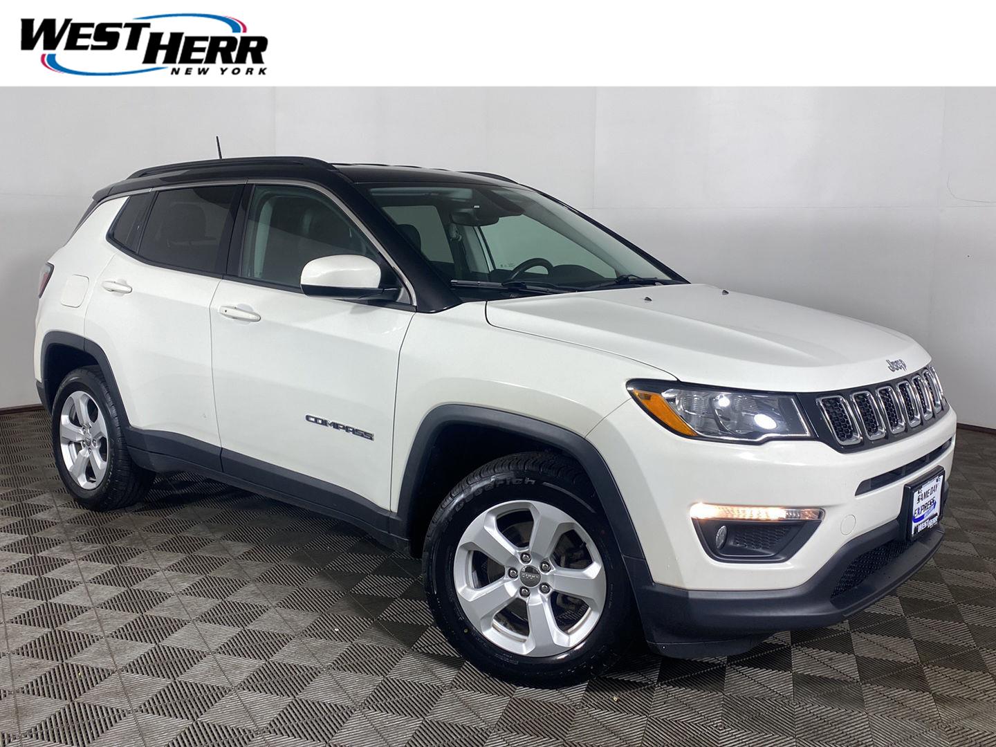 White Clearcoat 2018 Jeep Compass SUV / Crossover Four-Wheel Drive 9-Speed Automatic