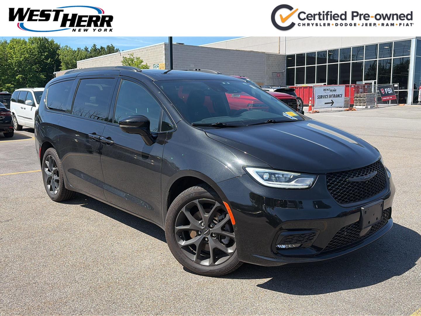  2022 Chrysler Pacifica Limited AWD   