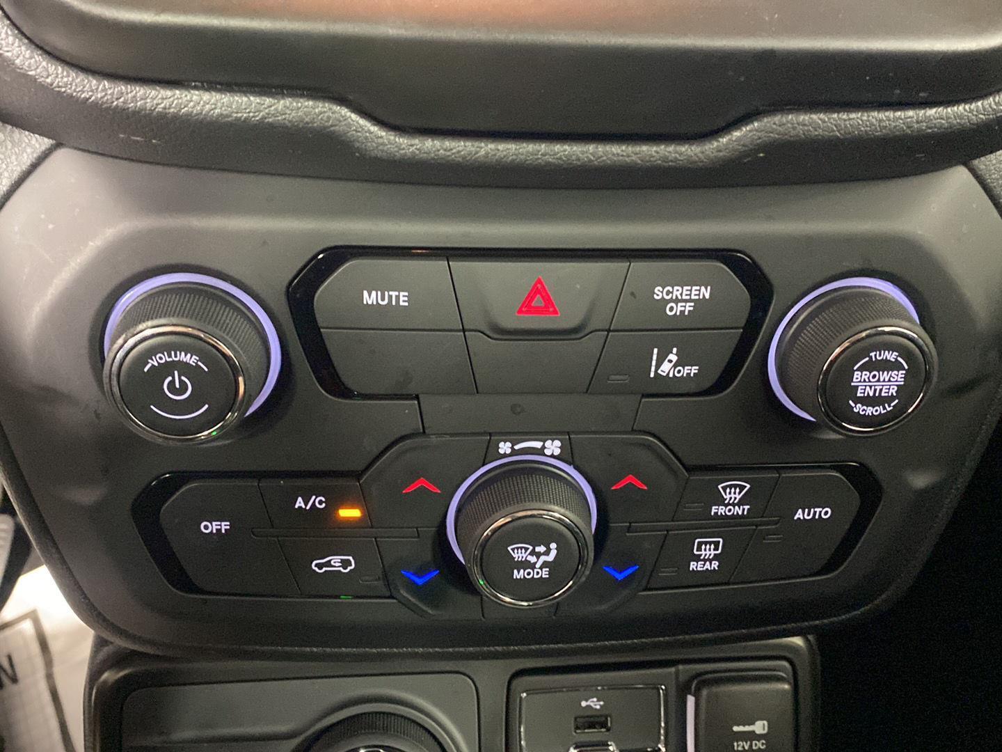 Certified Used 2022 Black Clearcoat Jeep Latitude image 14
