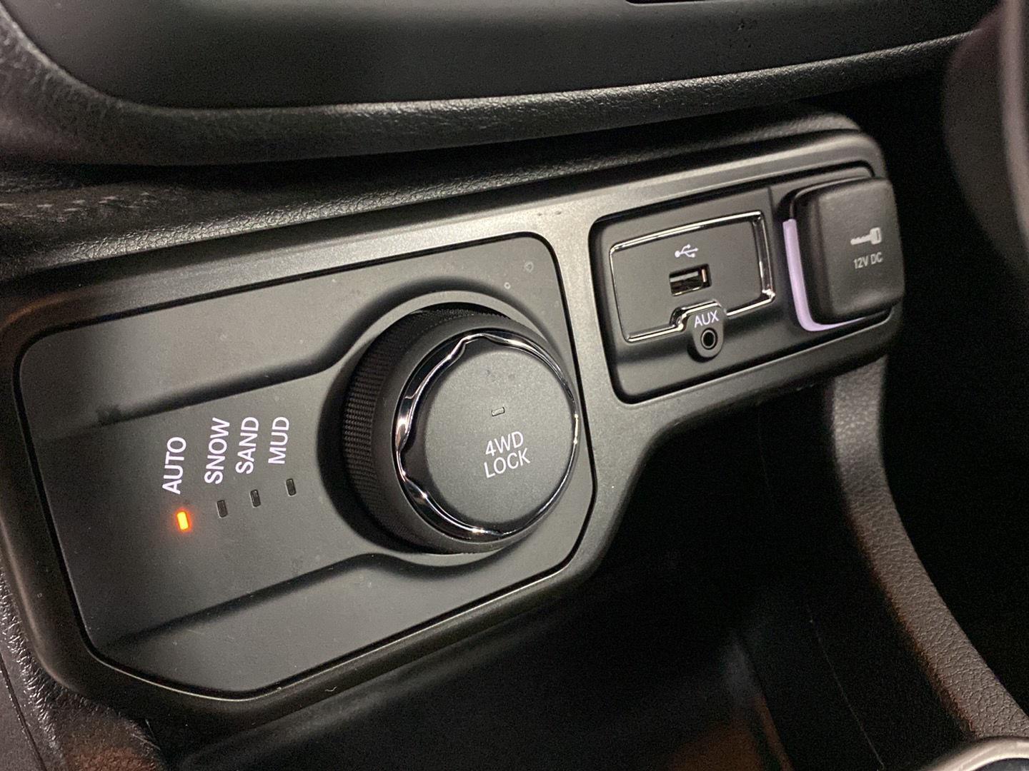 Certified Used 2022 Black Clearcoat Jeep Latitude image 15