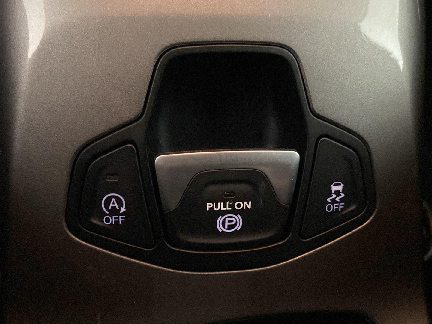 Certified Used 2022 Black Clearcoat Jeep Latitude image 17