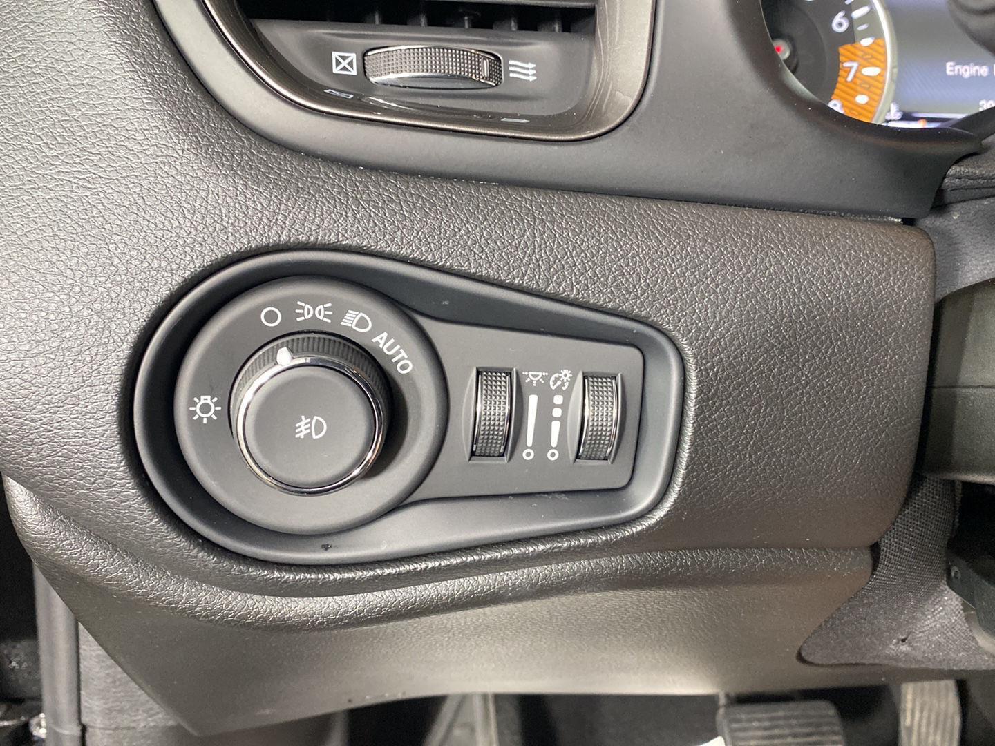 Certified Used 2022 Black Clearcoat Jeep Latitude image 22