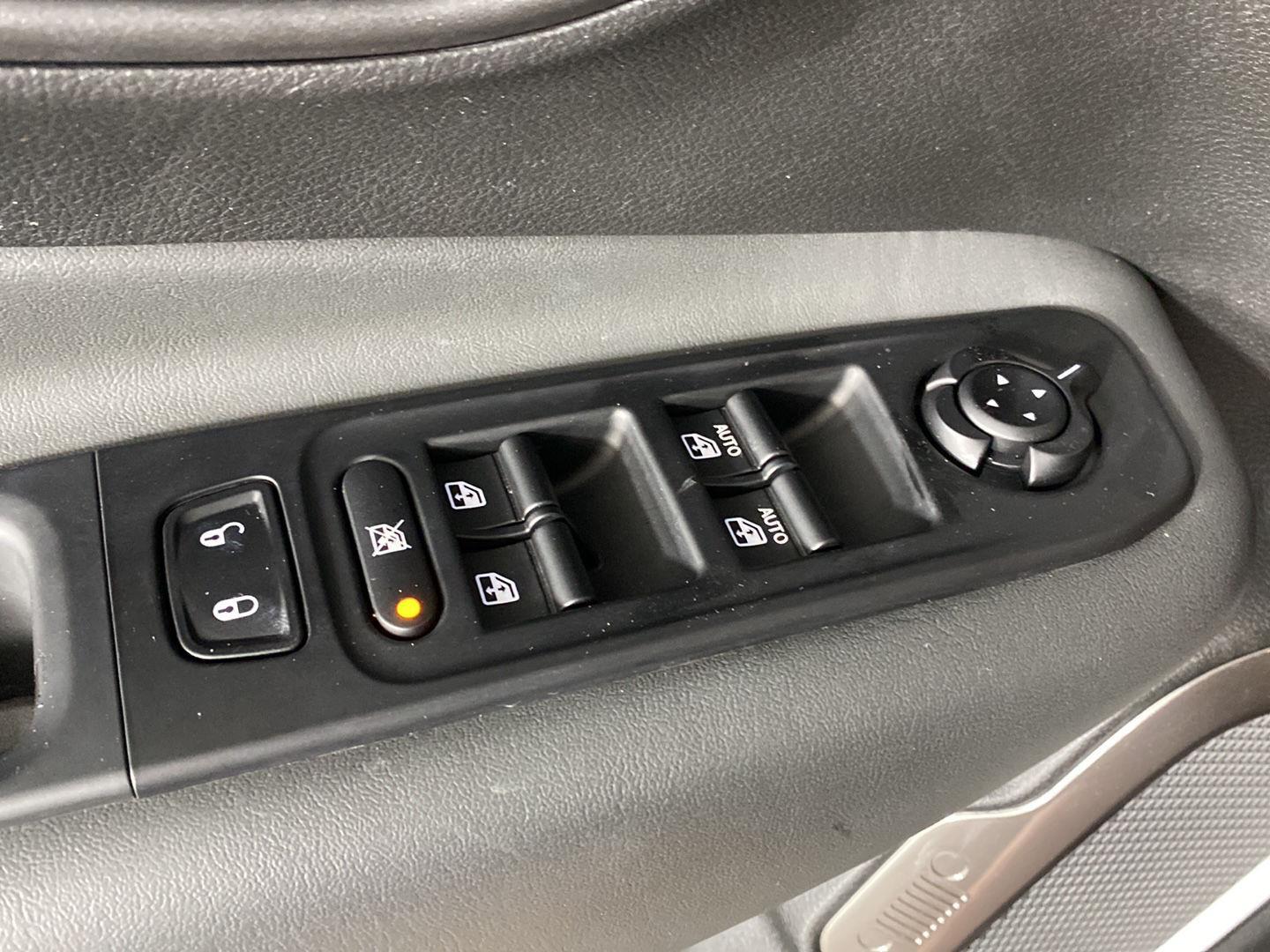 Certified Used 2022 Black Clearcoat Jeep Latitude image 23