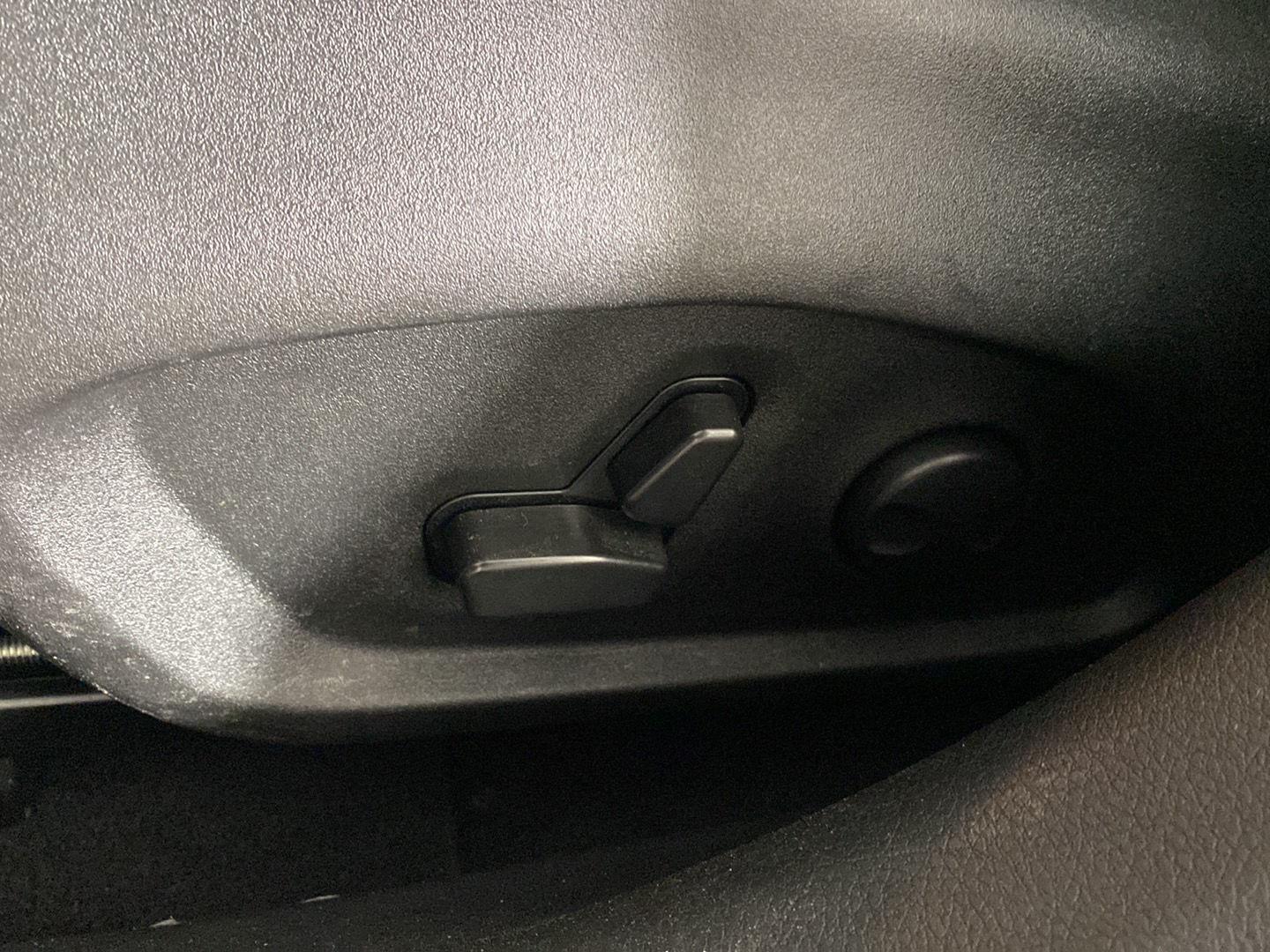 Certified Used 2022 Black Clearcoat Jeep Latitude image 25