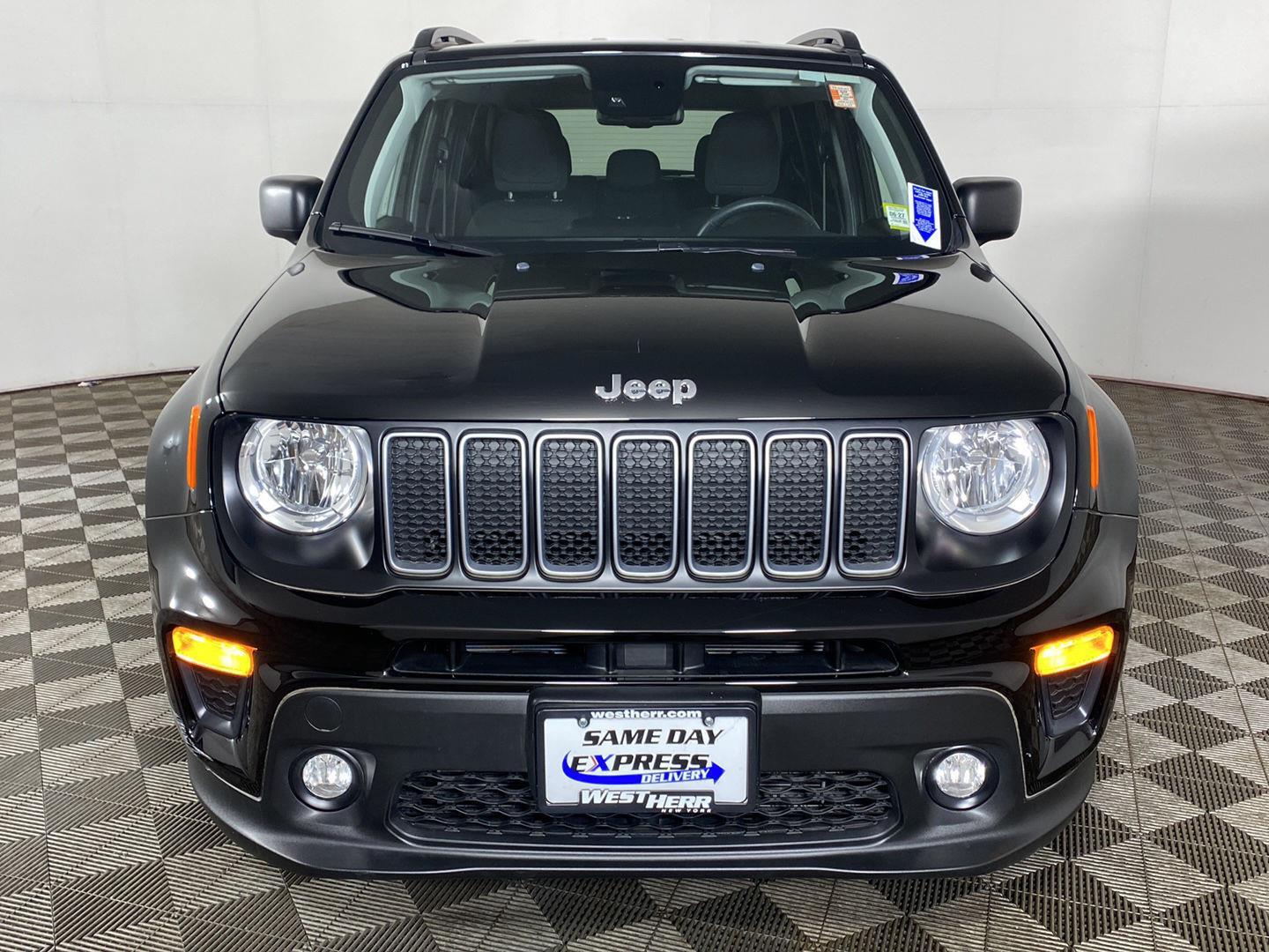Certified Used 2022 Black Clearcoat Jeep Latitude image 10