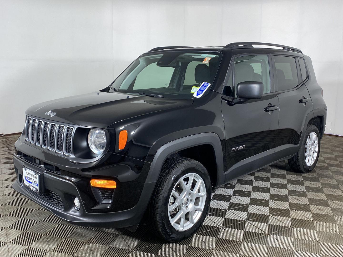 Certified Used 2022 Black Clearcoat Jeep Latitude image 2