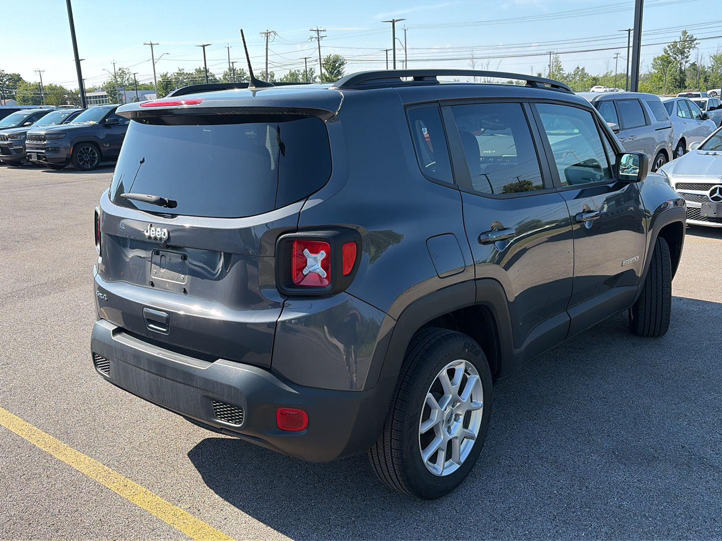 Used 2023 Graphite Gray Jeep Latitude image 2