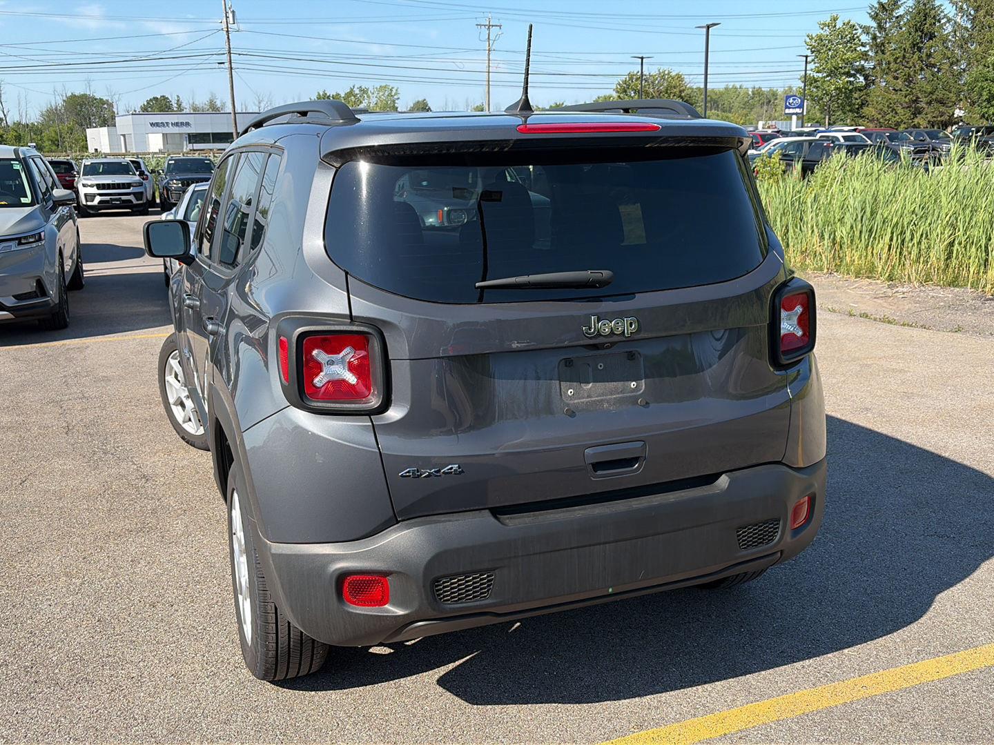 Used 2023 Graphite Gray Jeep Latitude image 3