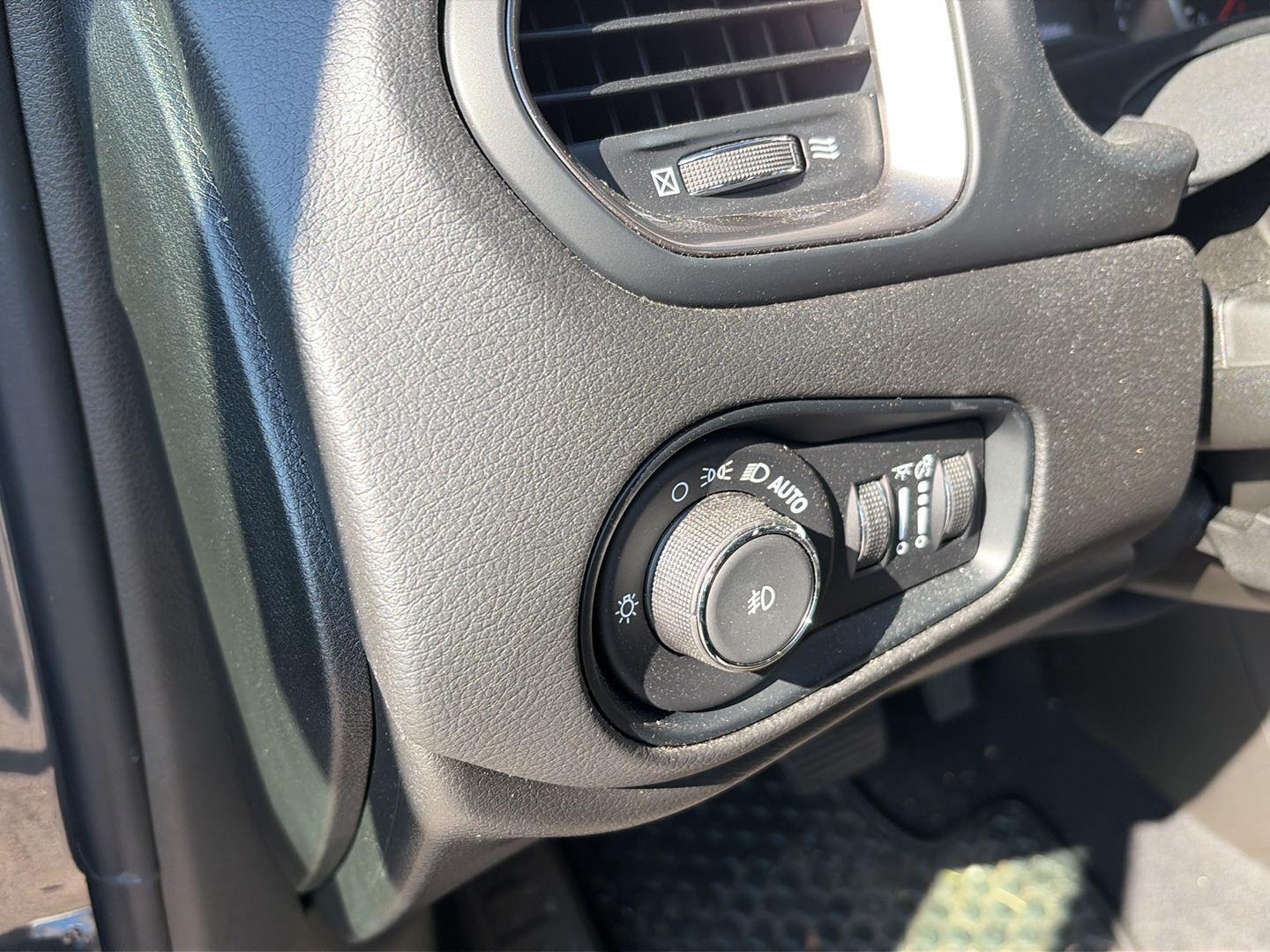 Used 2023 Graphite Gray Jeep Latitude image 6