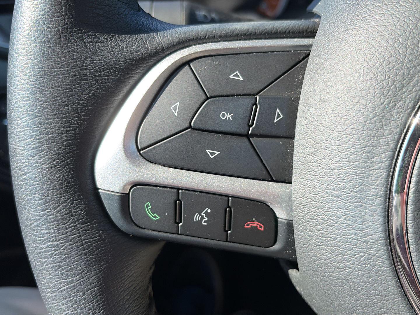 Used 2023 Graphite Gray Jeep Latitude image 7