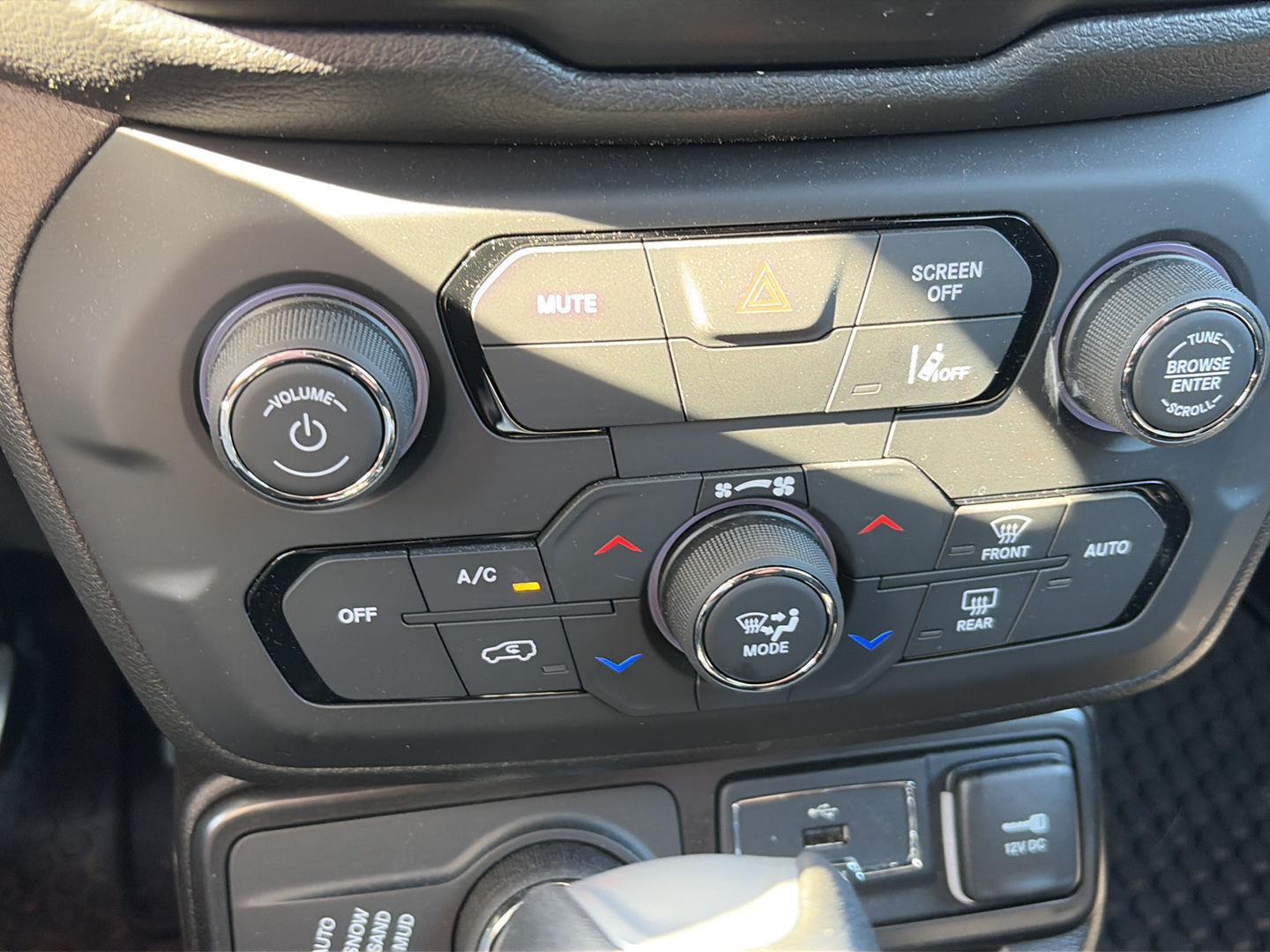 Used 2023 Graphite Gray Jeep Latitude image 11
