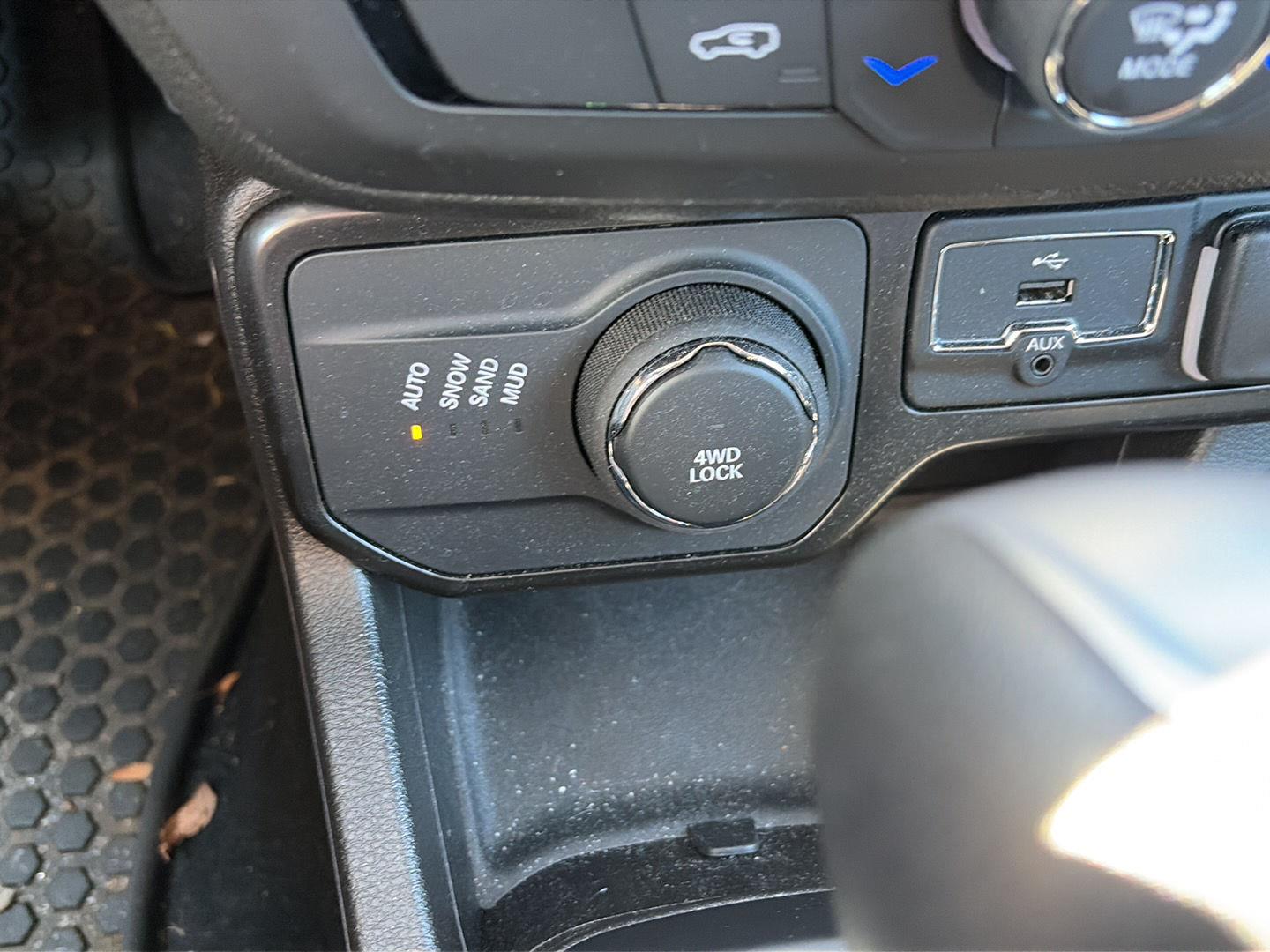 Used 2023 Graphite Gray Jeep Latitude image 12