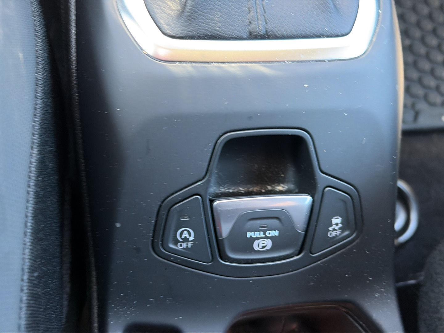 Used 2023 Graphite Gray Jeep Latitude image 13