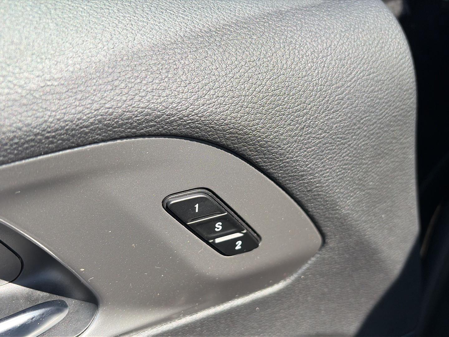 Used 2025 Diamond Black Crystal Pearlcoat Chrysler Select image 8