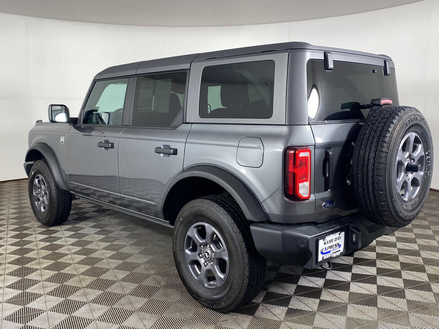 View vehicle photo 4