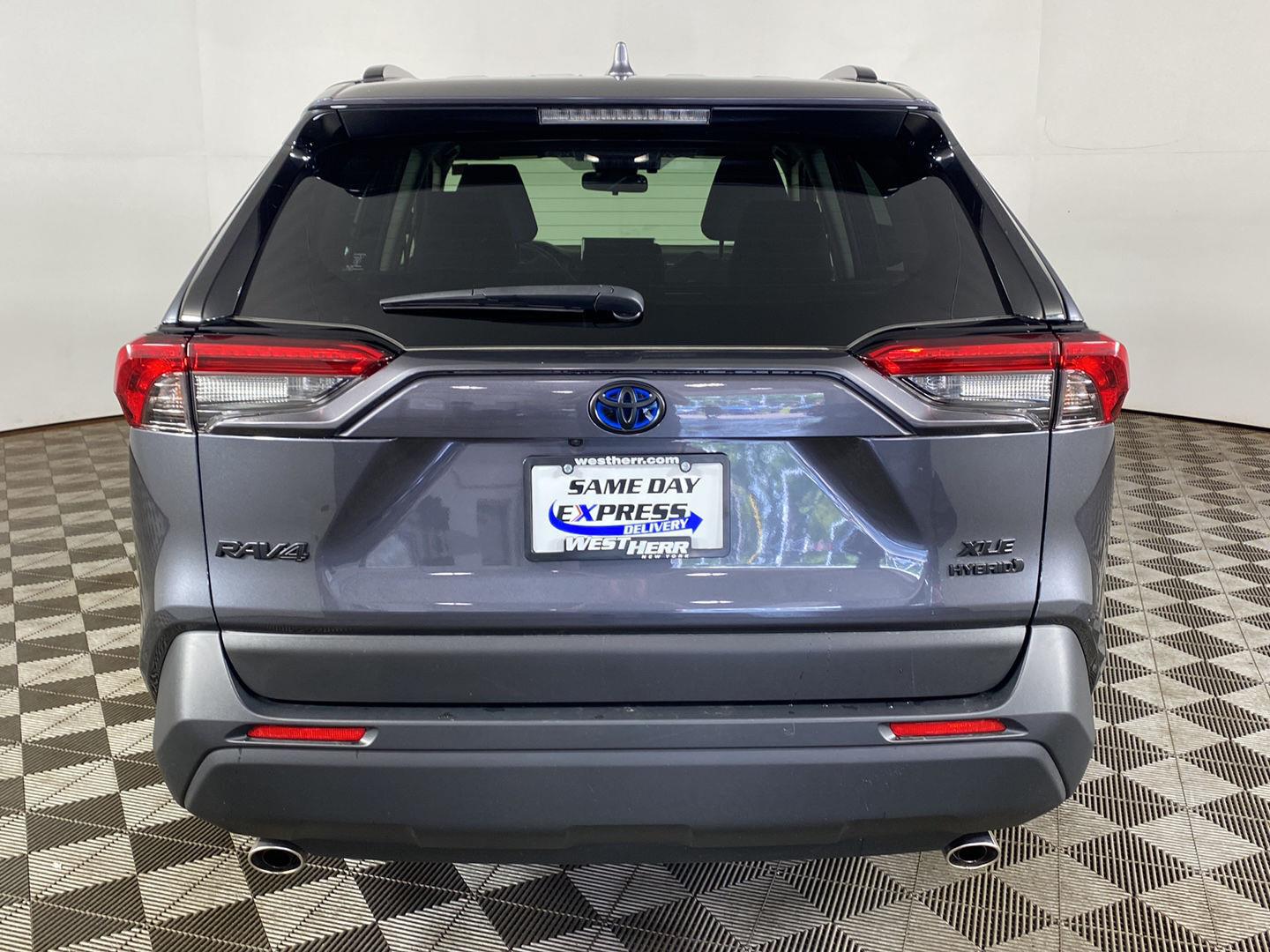 View vehicle photo 7