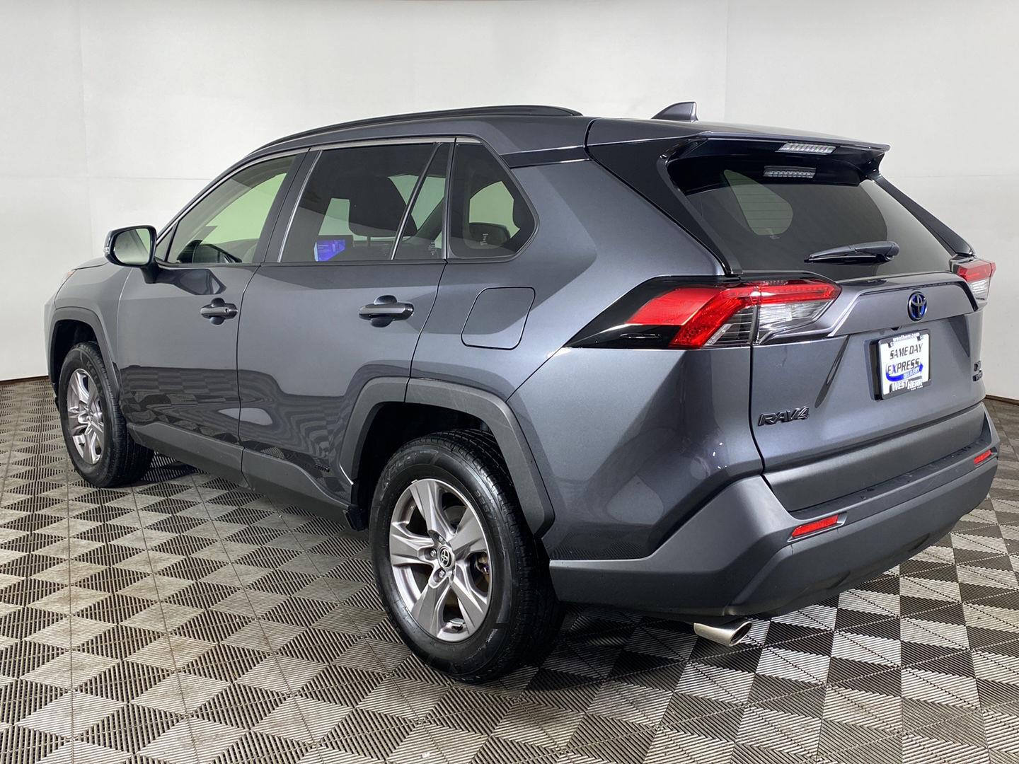 View vehicle photo 3