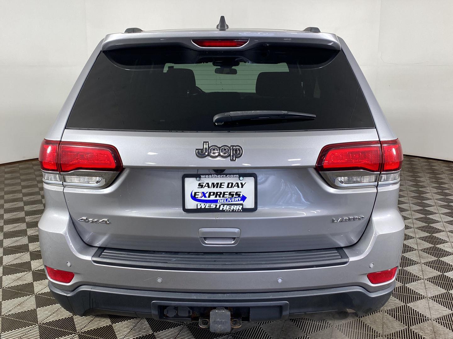Certified Used 2021 Billet Silver Metallic Clearcoat Jeep Laredo E image 8