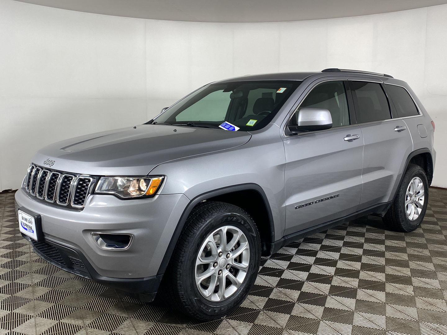 Certified Used 2021 Billet Silver Metallic Clearcoat Jeep Laredo E image 2