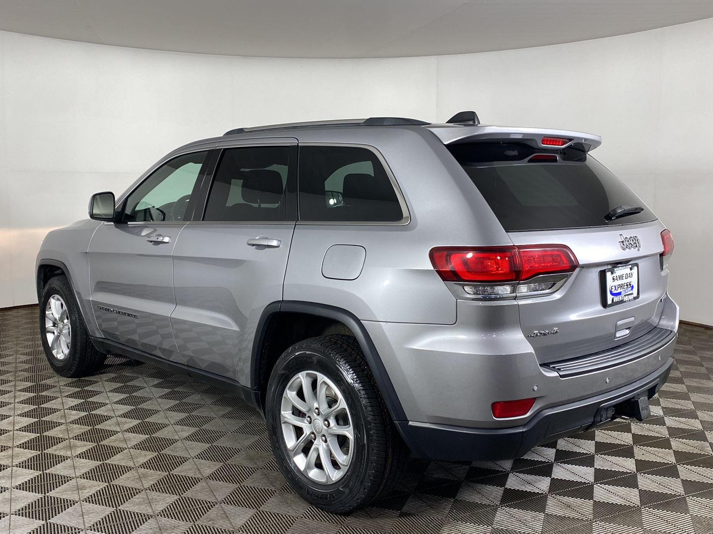 Certified Used 2021 Billet Silver Metallic Clearcoat Jeep Laredo E image 4