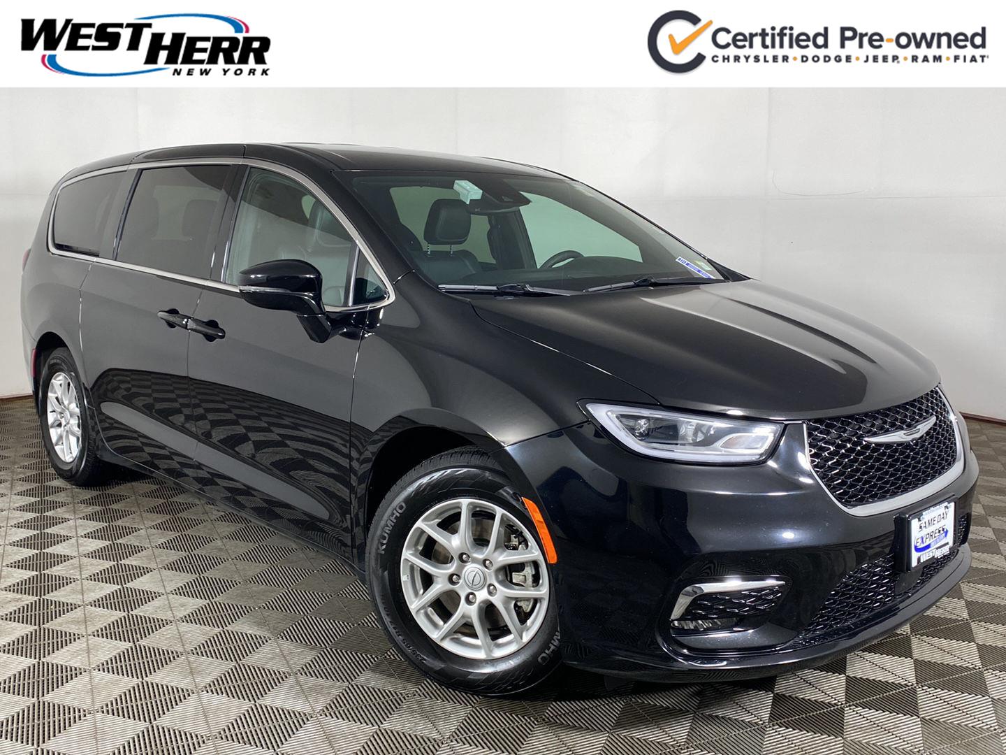 Diamond Black Crystal Pearlcoat 2025 Chrysler Pacifica Minivan Front-Wheel Drive 9-Speed Automatic