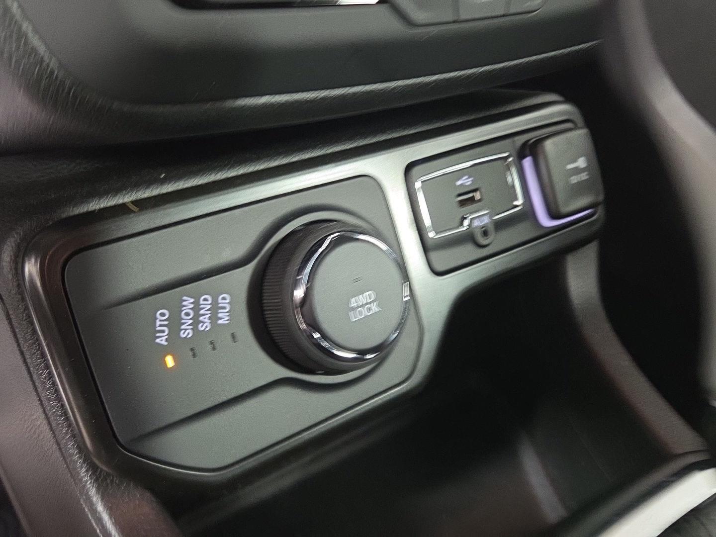 Certified Used 2023 Graphite Gray Jeep Latitude image 12