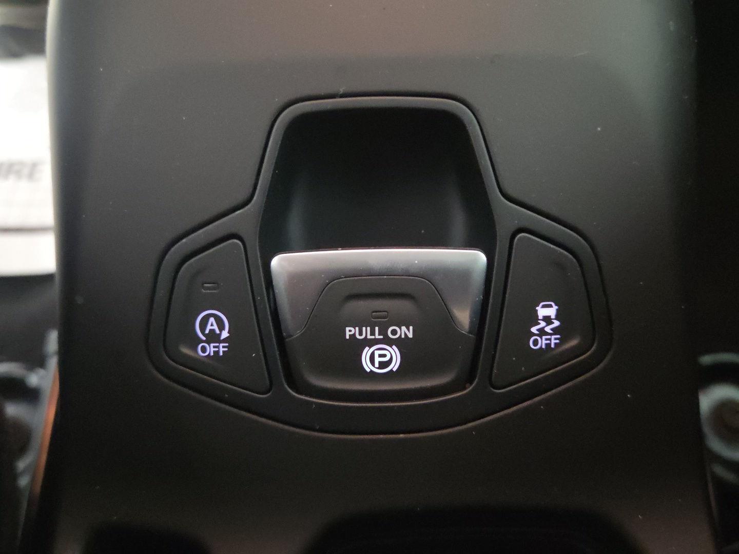 Certified Used 2023 Graphite Gray Jeep Latitude image 14