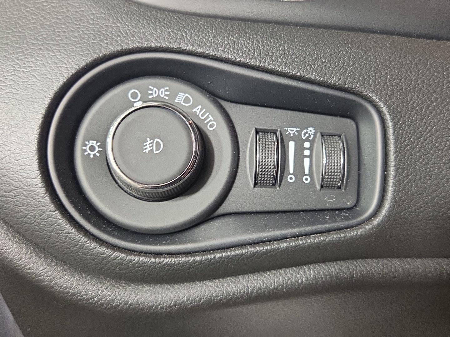 Certified Used 2023 Graphite Gray Jeep Latitude image 20