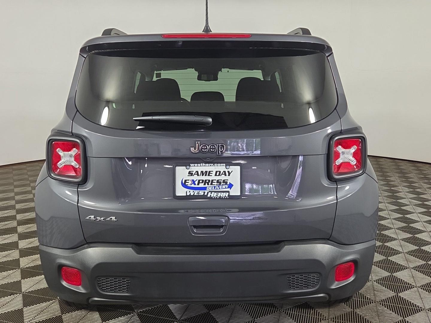 Certified Used 2023 Graphite Gray Jeep Latitude image 8