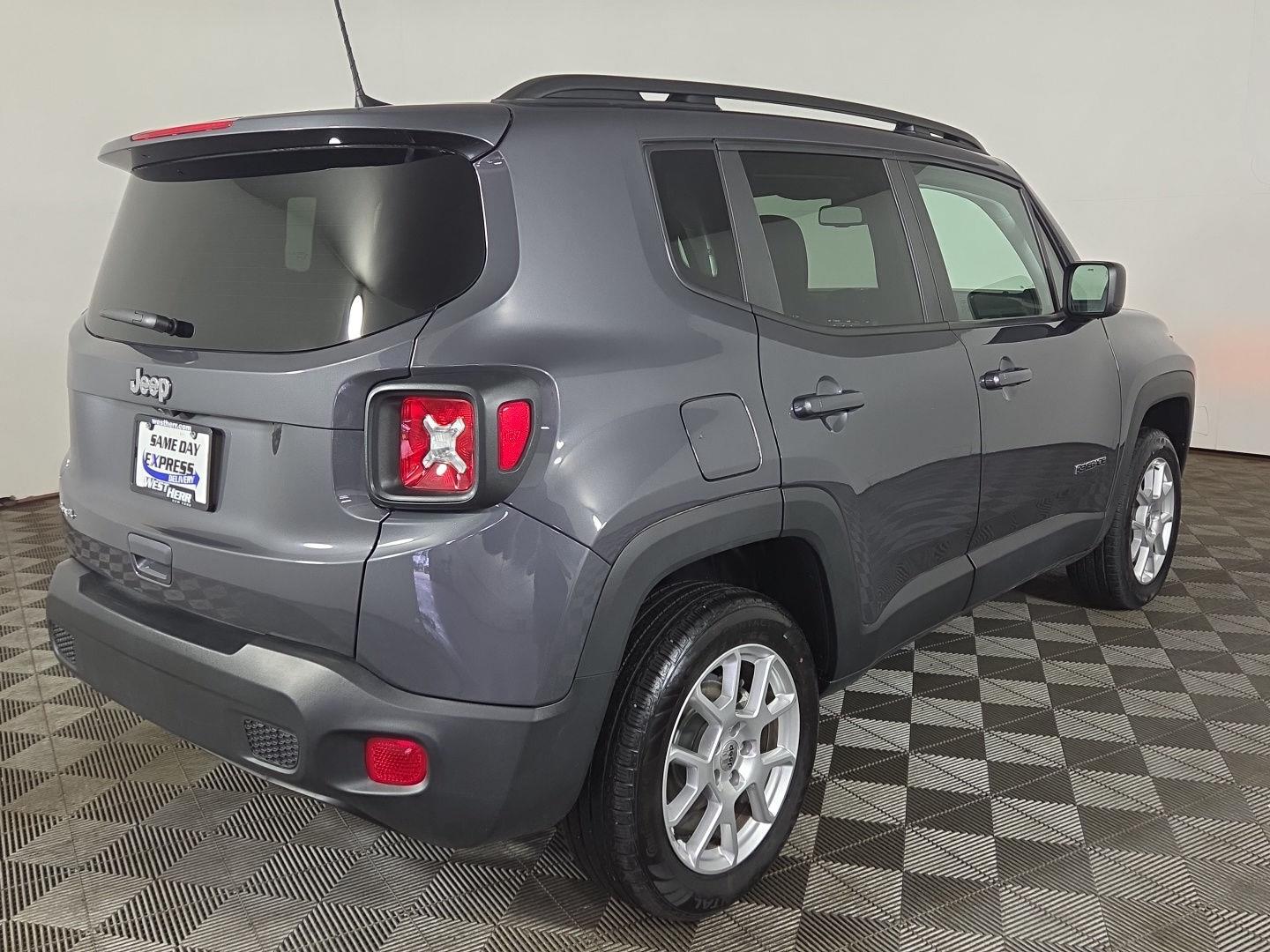 Certified Used 2023 Graphite Gray Jeep Latitude image 3