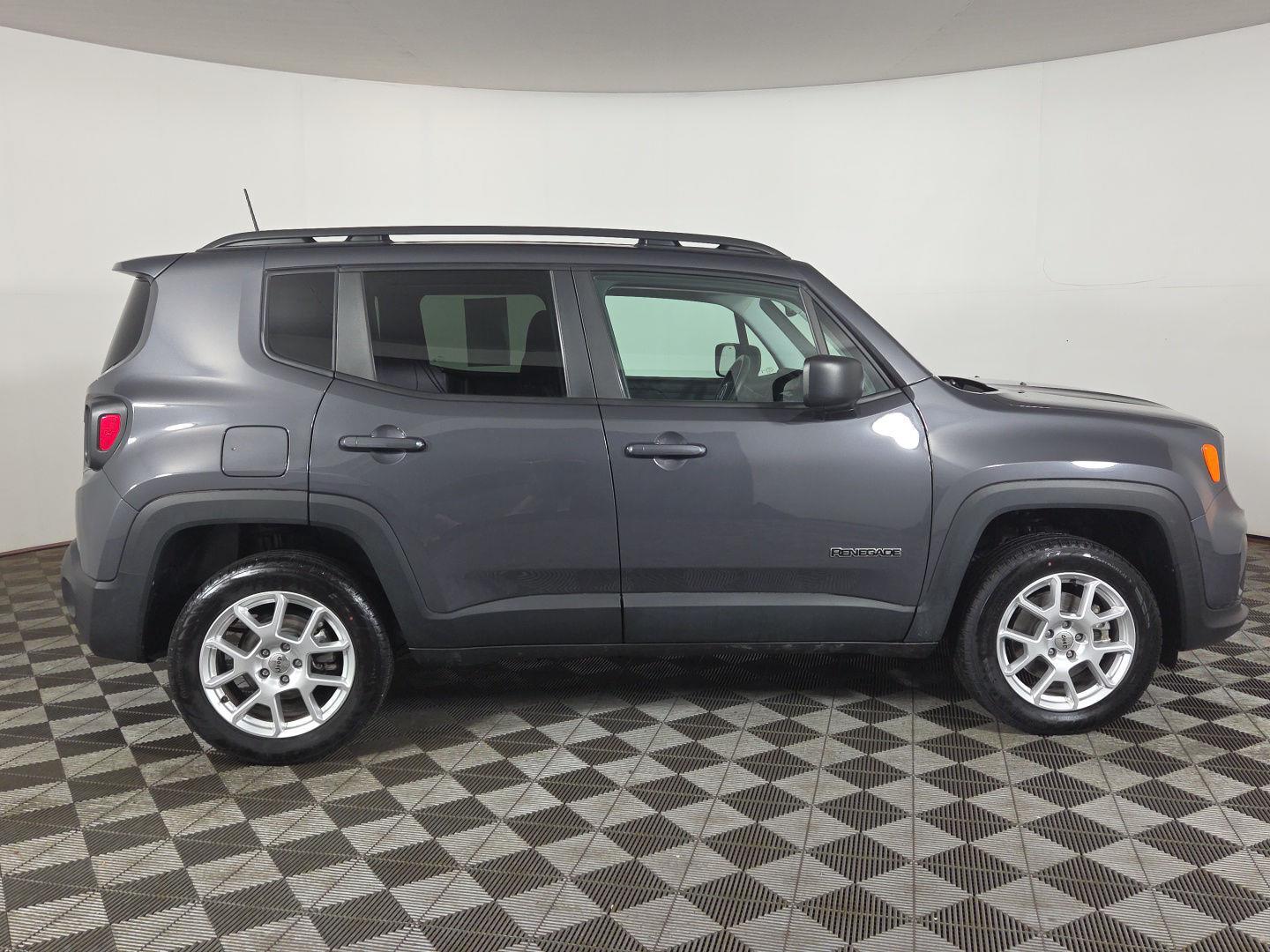 Certified Used 2023 Graphite Gray Jeep Latitude image 5