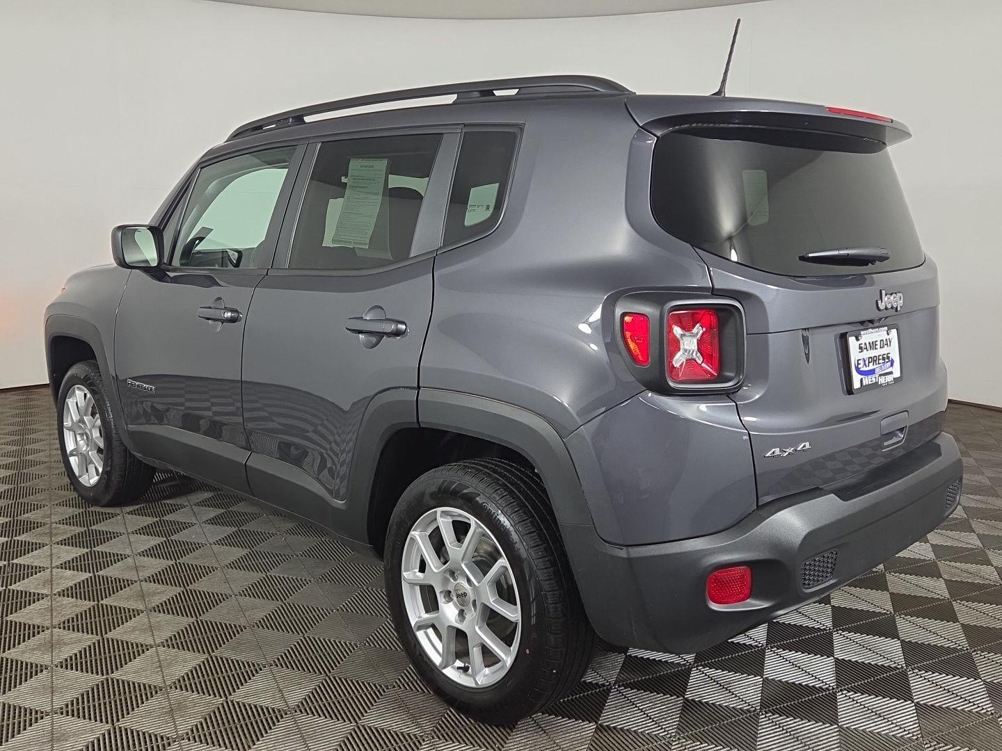 Certified Used 2023 Graphite Gray Jeep Latitude image 4