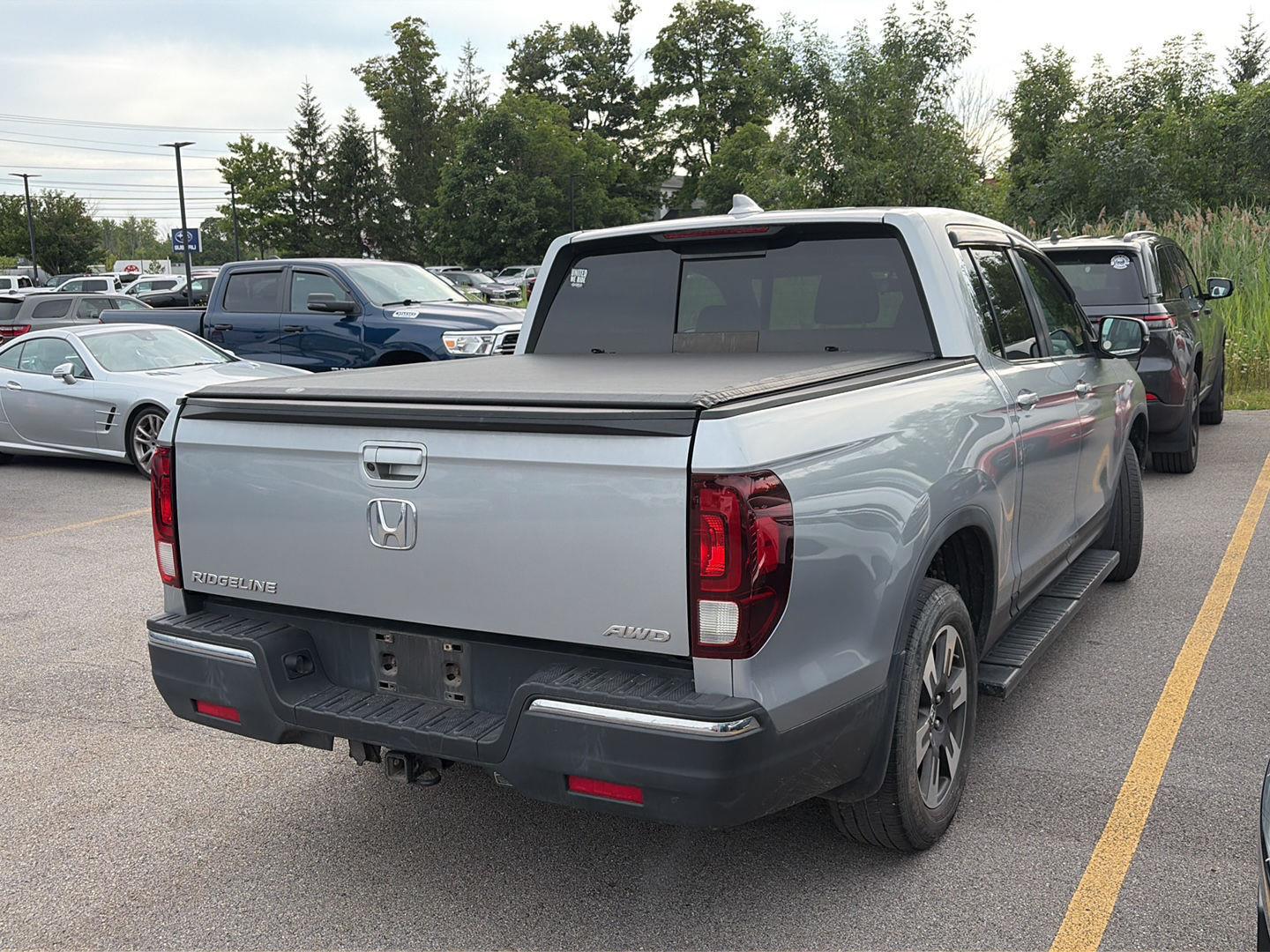 Used 2019 Lunar Silver Metallic Honda RTL image 2
