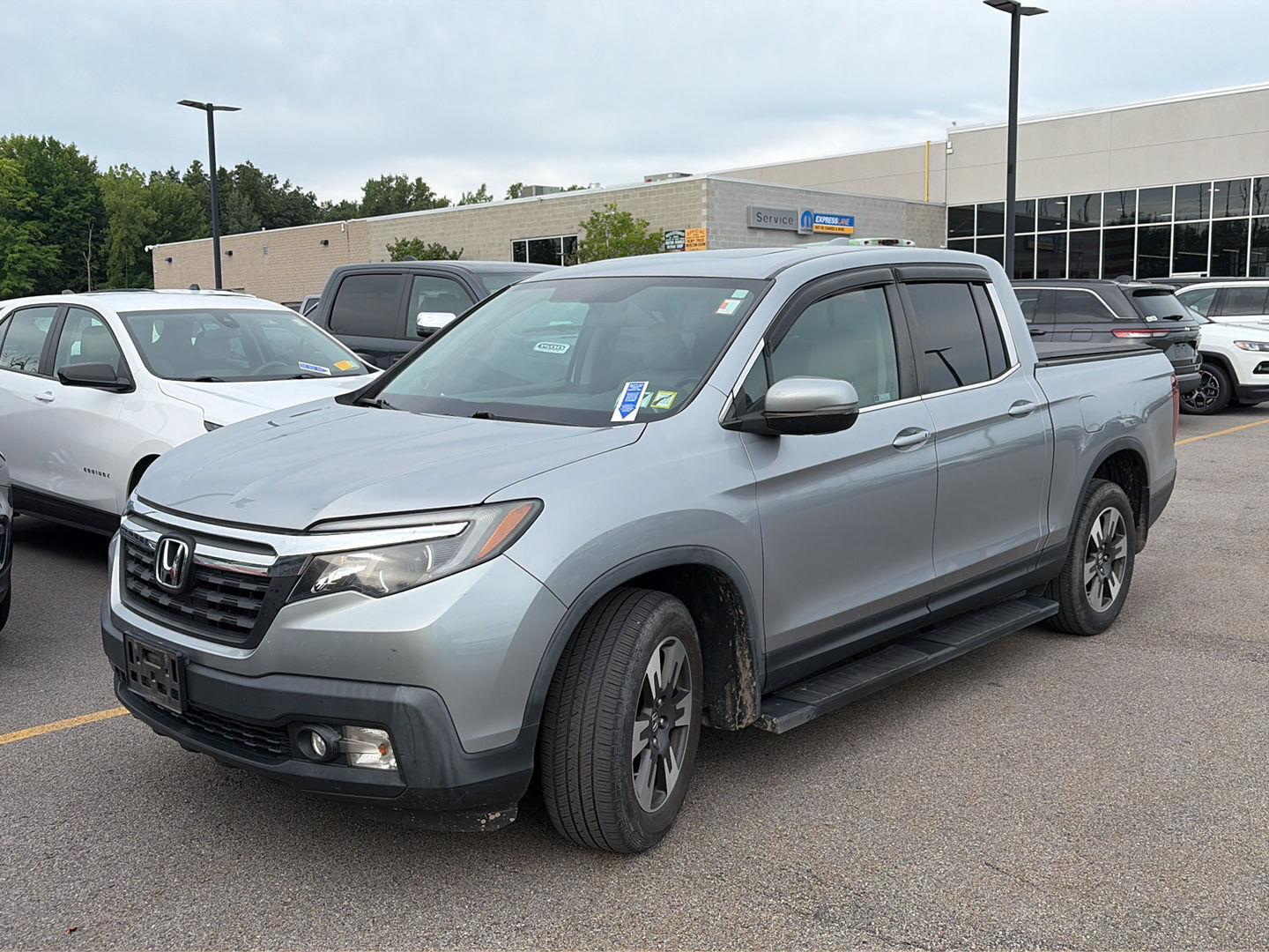 Used 2019 Lunar Silver Metallic Honda RTL image 4
