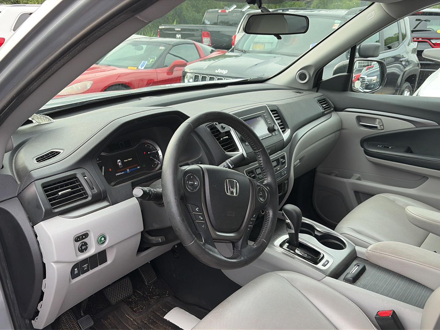 Used 2019 Lunar Silver Metallic Honda RTL image 5