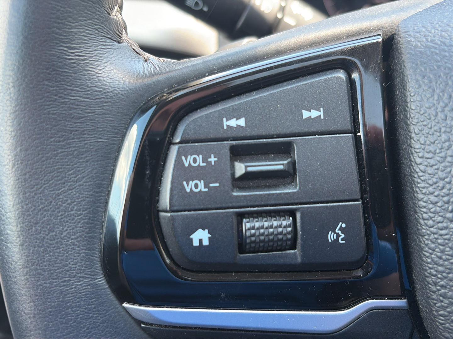 Used 2025  Honda EX-L image 17