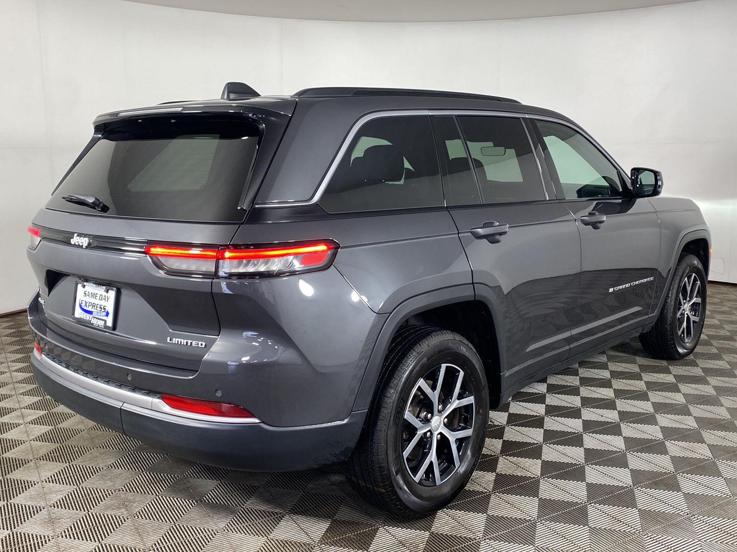 New 2026 Baltic Gray Metallic Clearcoat Jeep Limited image 3