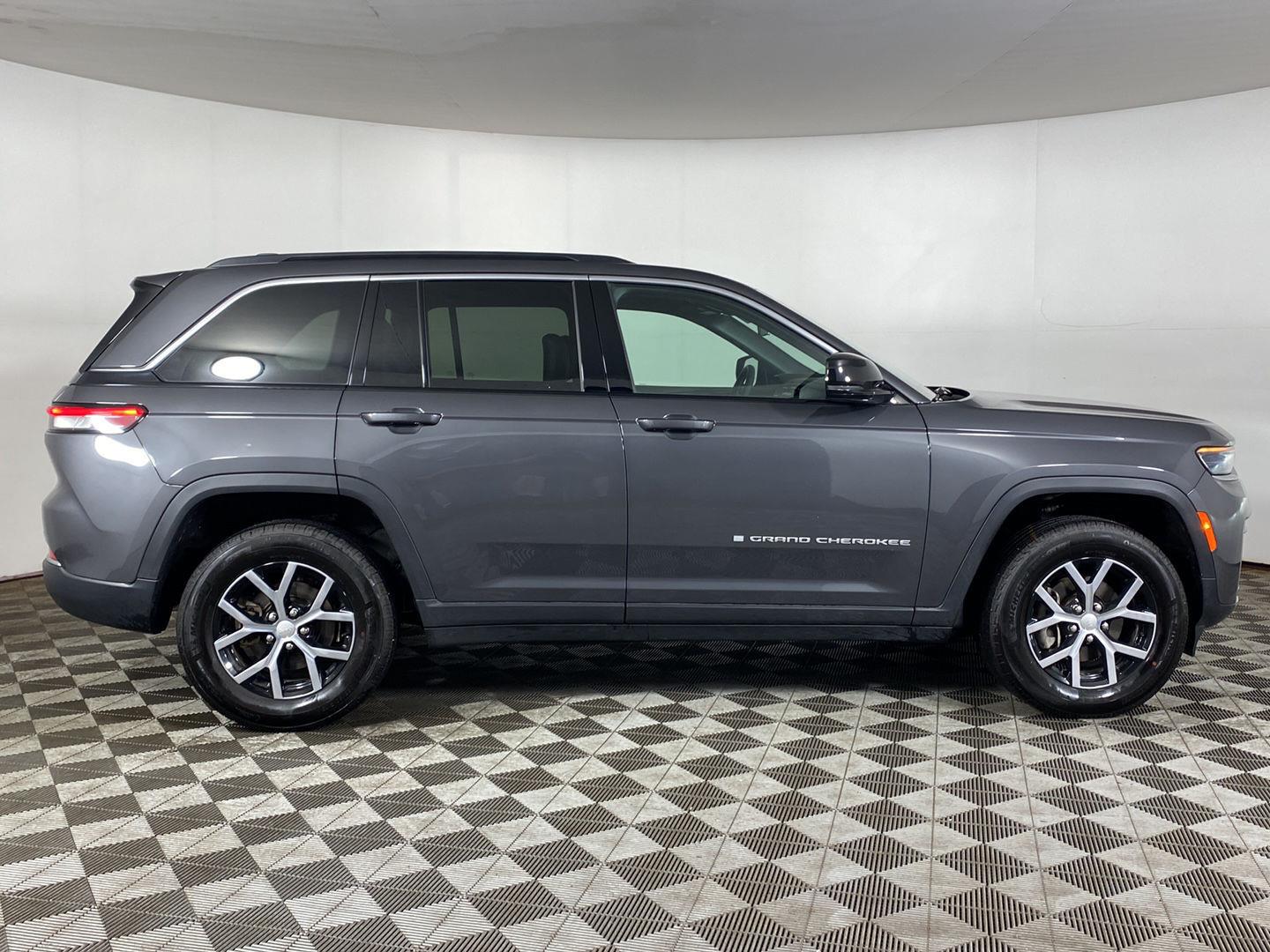 New 2026 Baltic Gray Metallic Clearcoat Jeep Limited image 5